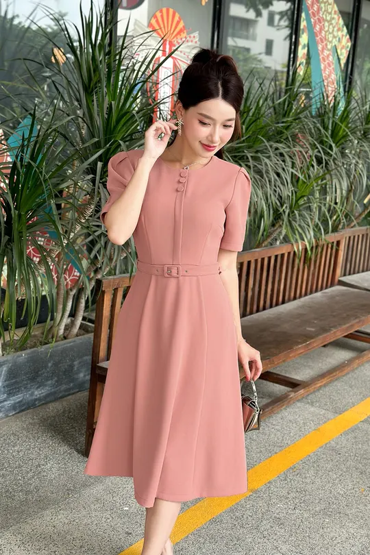 Đầm hồng dáng xoè phối thắt lưng