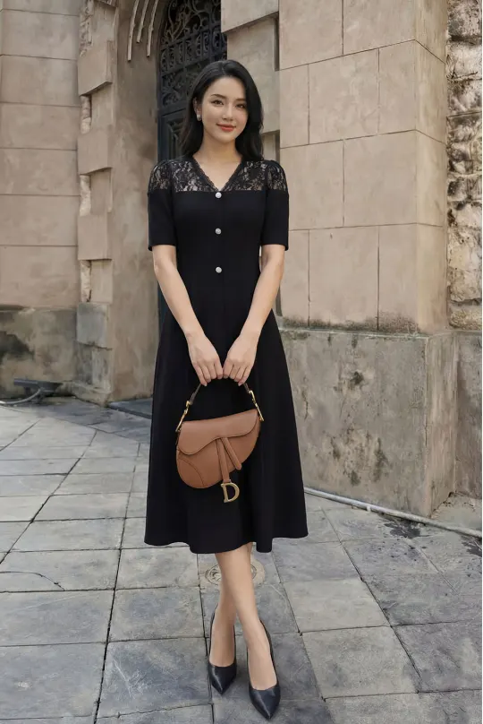 Đầm đen phối ren dáng xòe cổ V