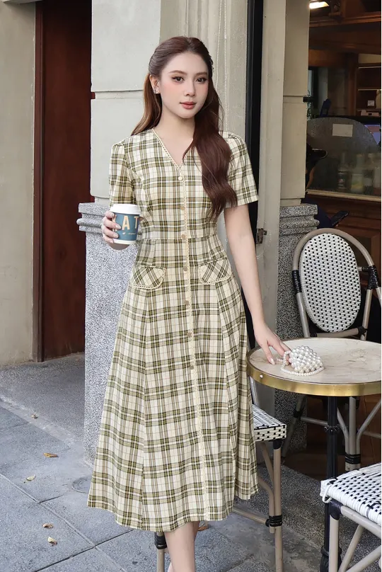 Đầm chữ A xòe họa tiết caro